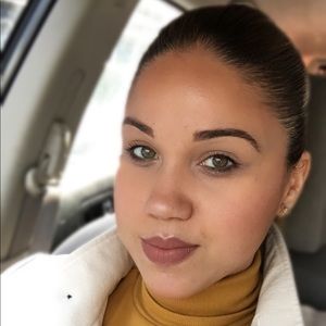 Meet your Posher, Amada